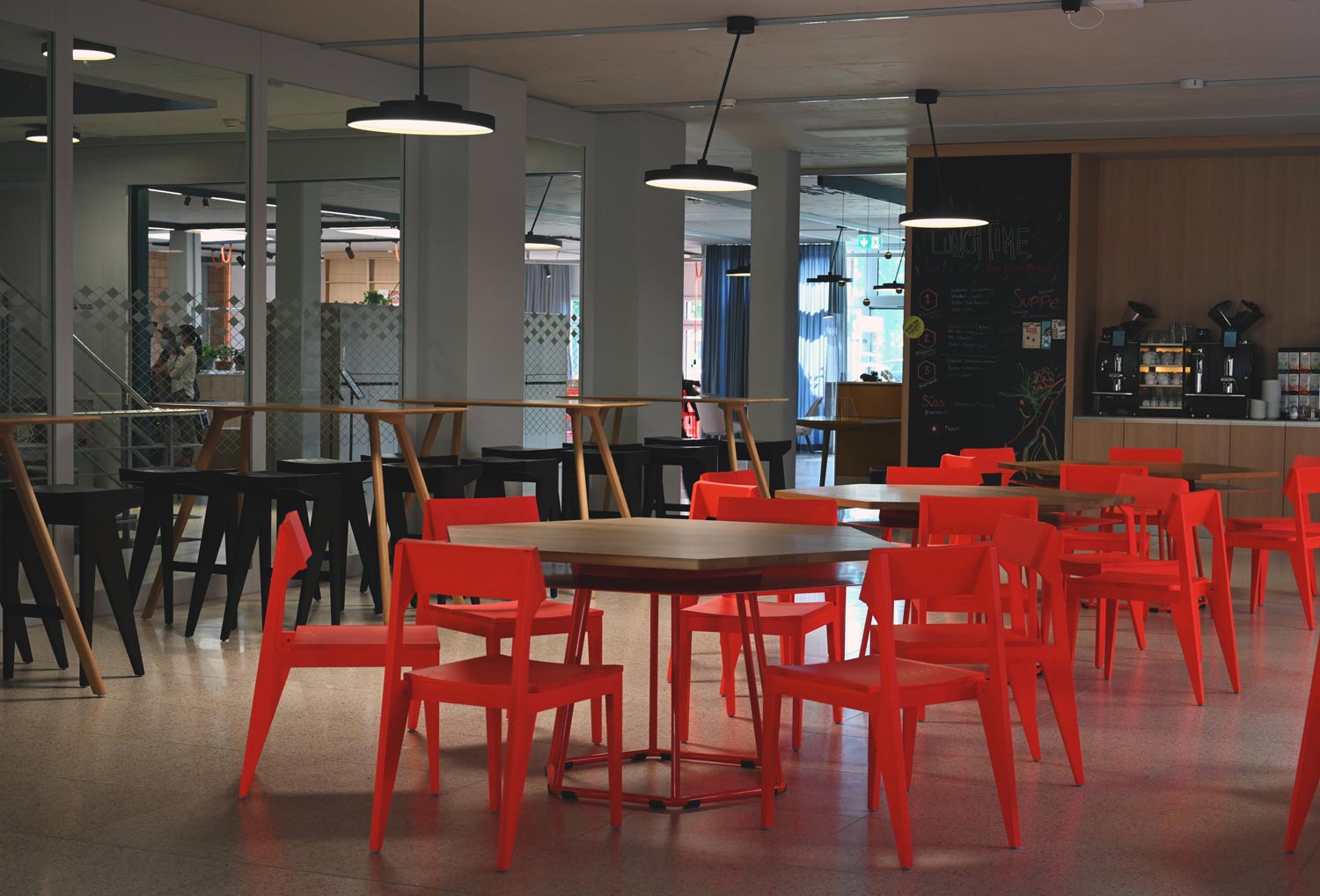 Round Sign luminaire for uniform lighting in the Thun Hotel Management School