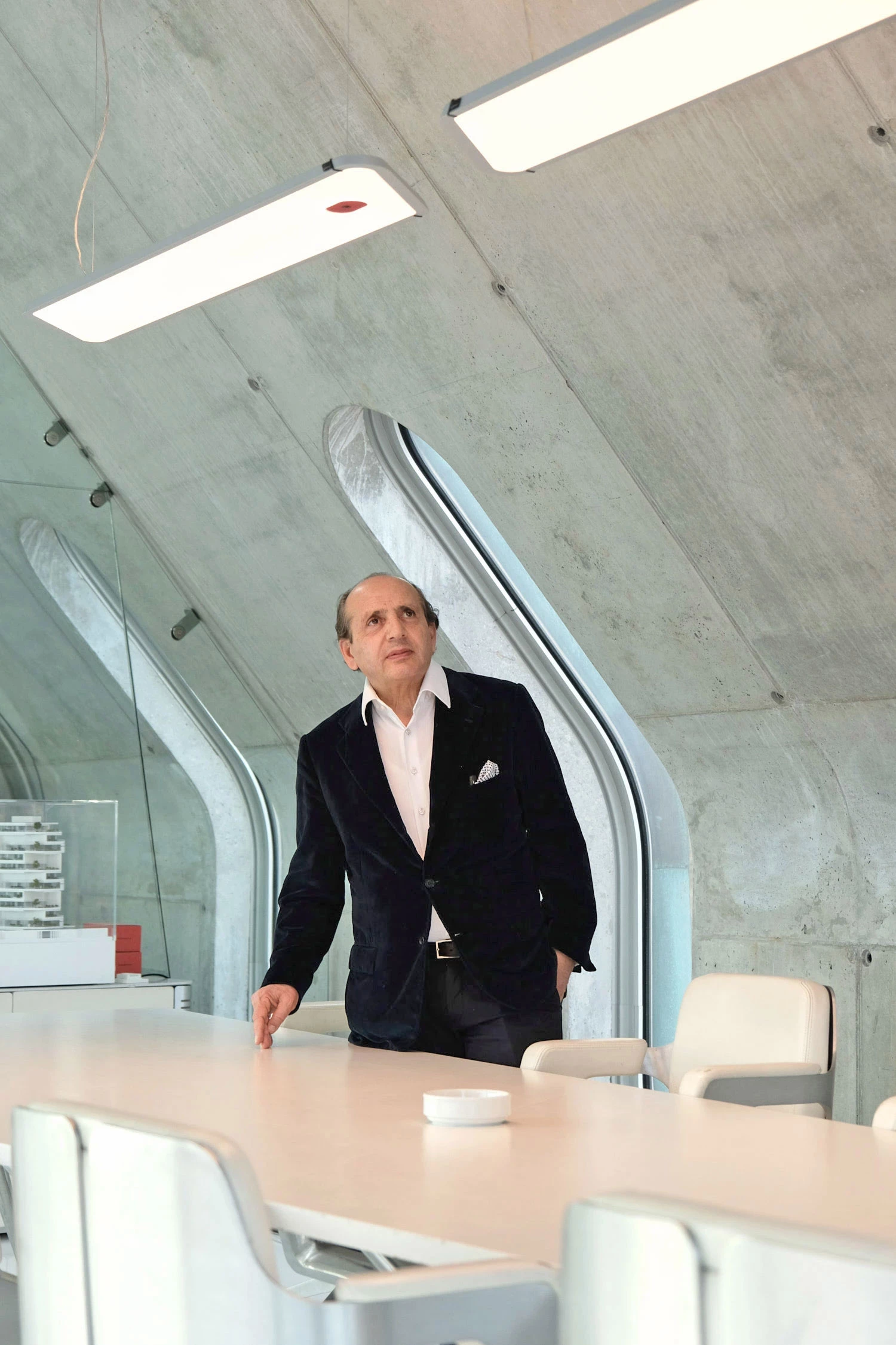 Hadi Teharani Leuchte Designer Tisch Bueroleuchte Pendelleuchte Flaechenleuchte Deckenleuchte