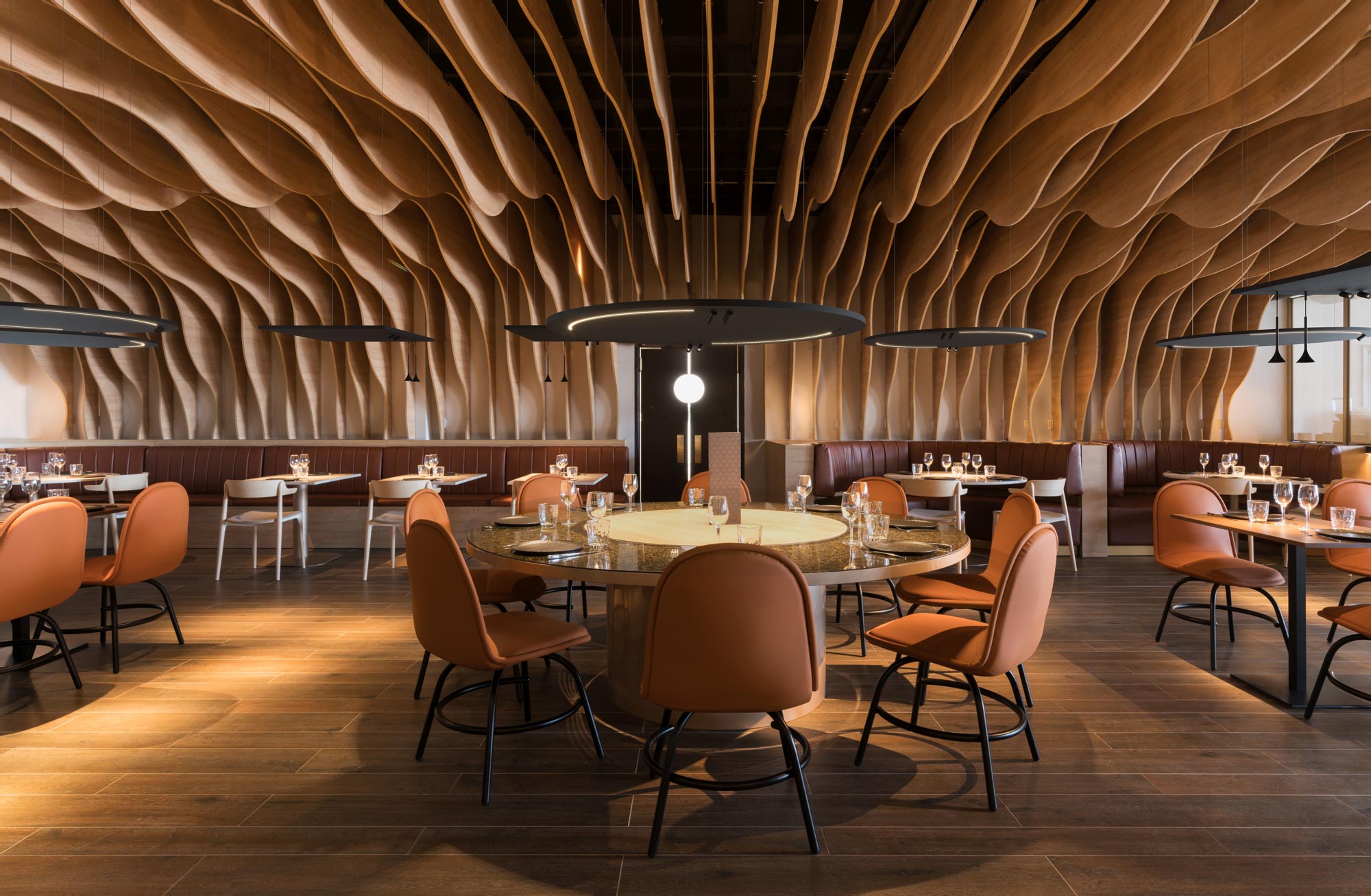 Sound-absorbing pendant luminaires for pleasant acoustics in a restaurant.