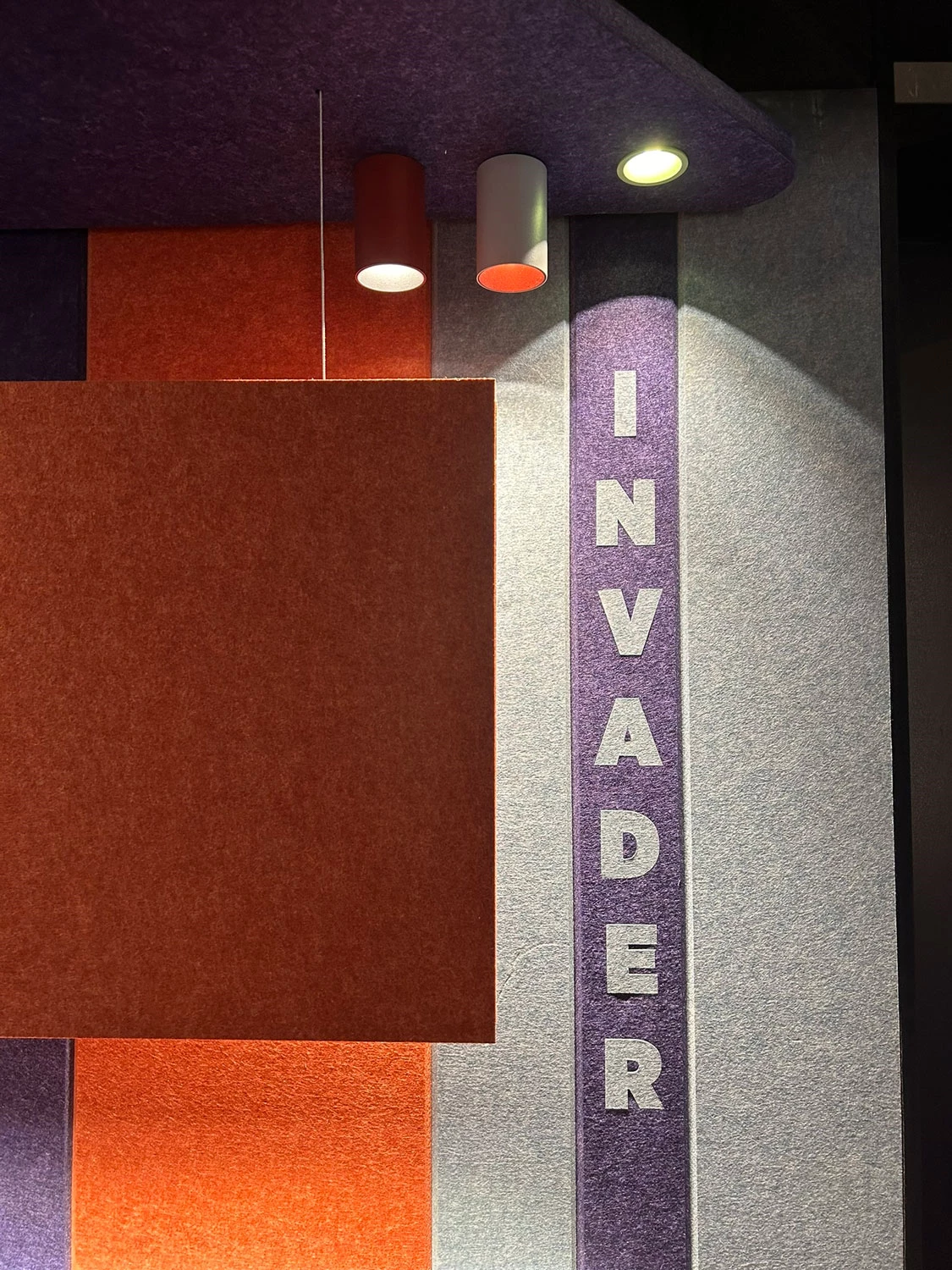 A&W Messestand Invader Downlight