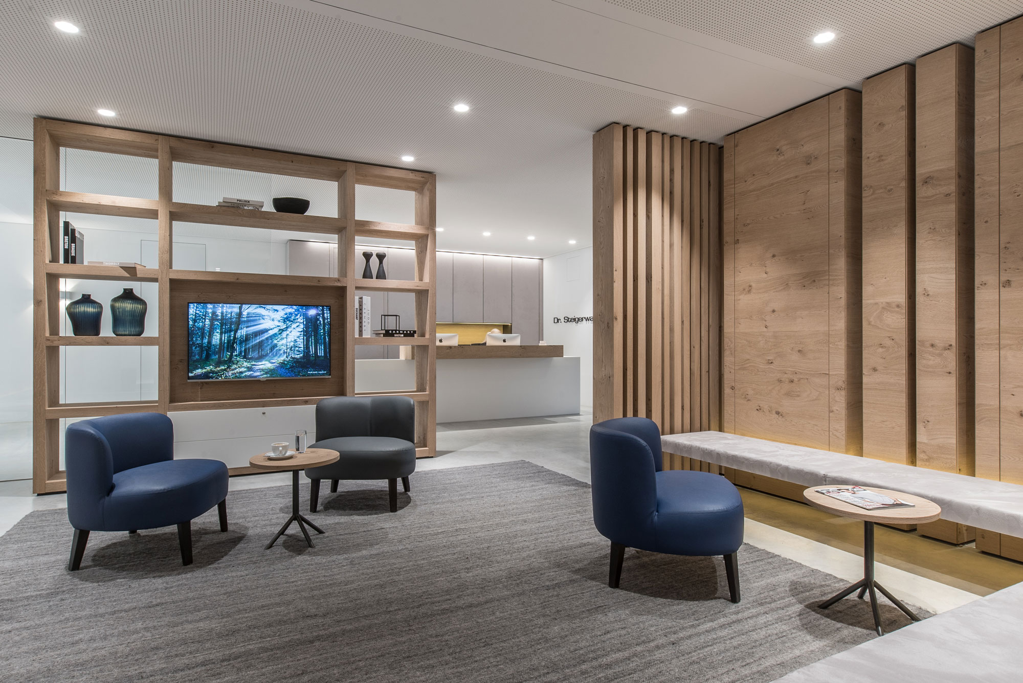 Discreet recessed ceiling spots provide even, glare-free light and create a pleasant atmosphere in the waiting room of a doctor's office.