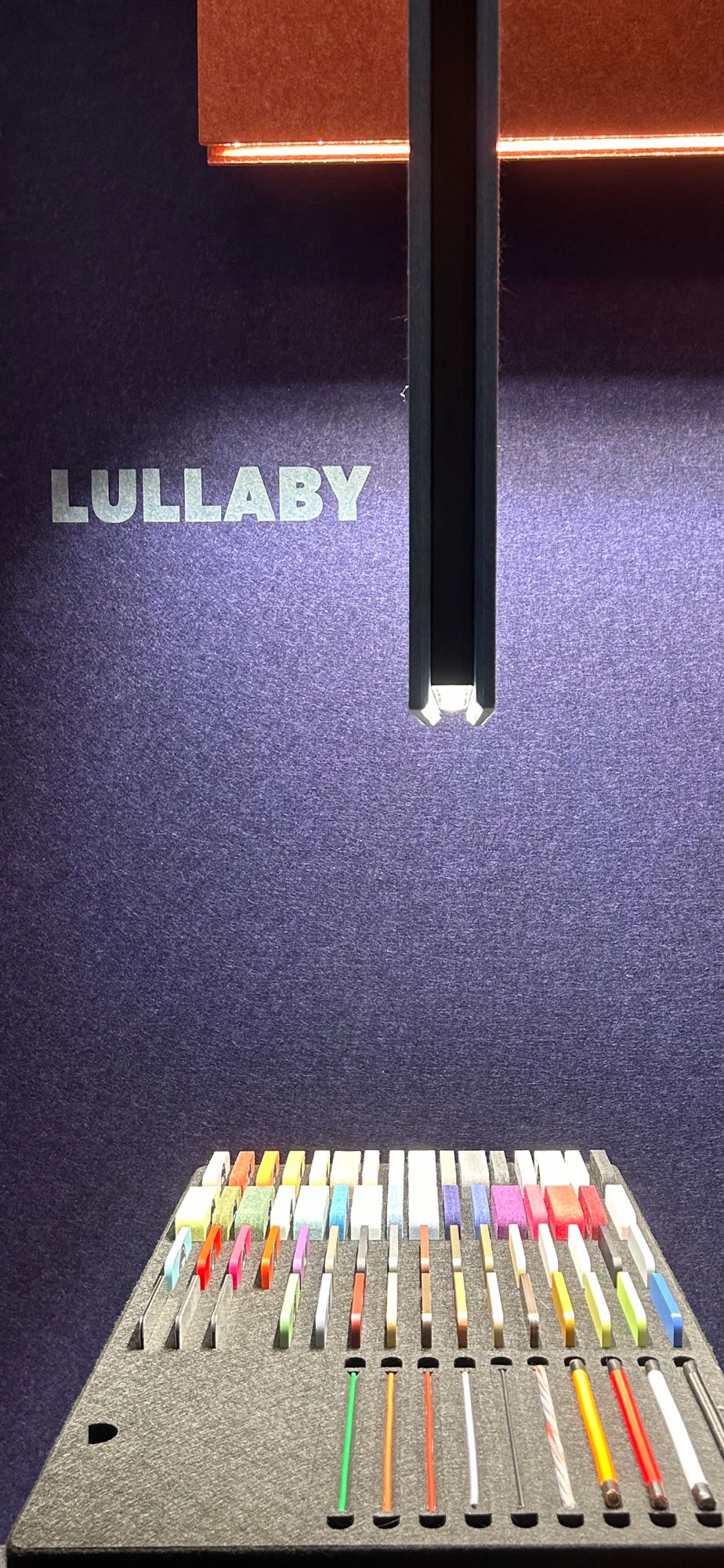 A&W Messestand Lullaby Leuchte Und Farbmuster