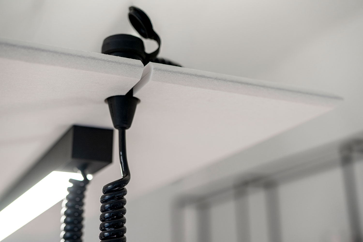 Pluq In Praktische Aufbewahrung Der Flexiblen Steckdosen In Akustikmaterial