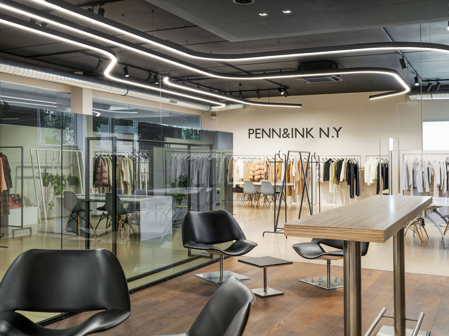 Super-G Slim – flexible profile system with organic curves in fashion agency